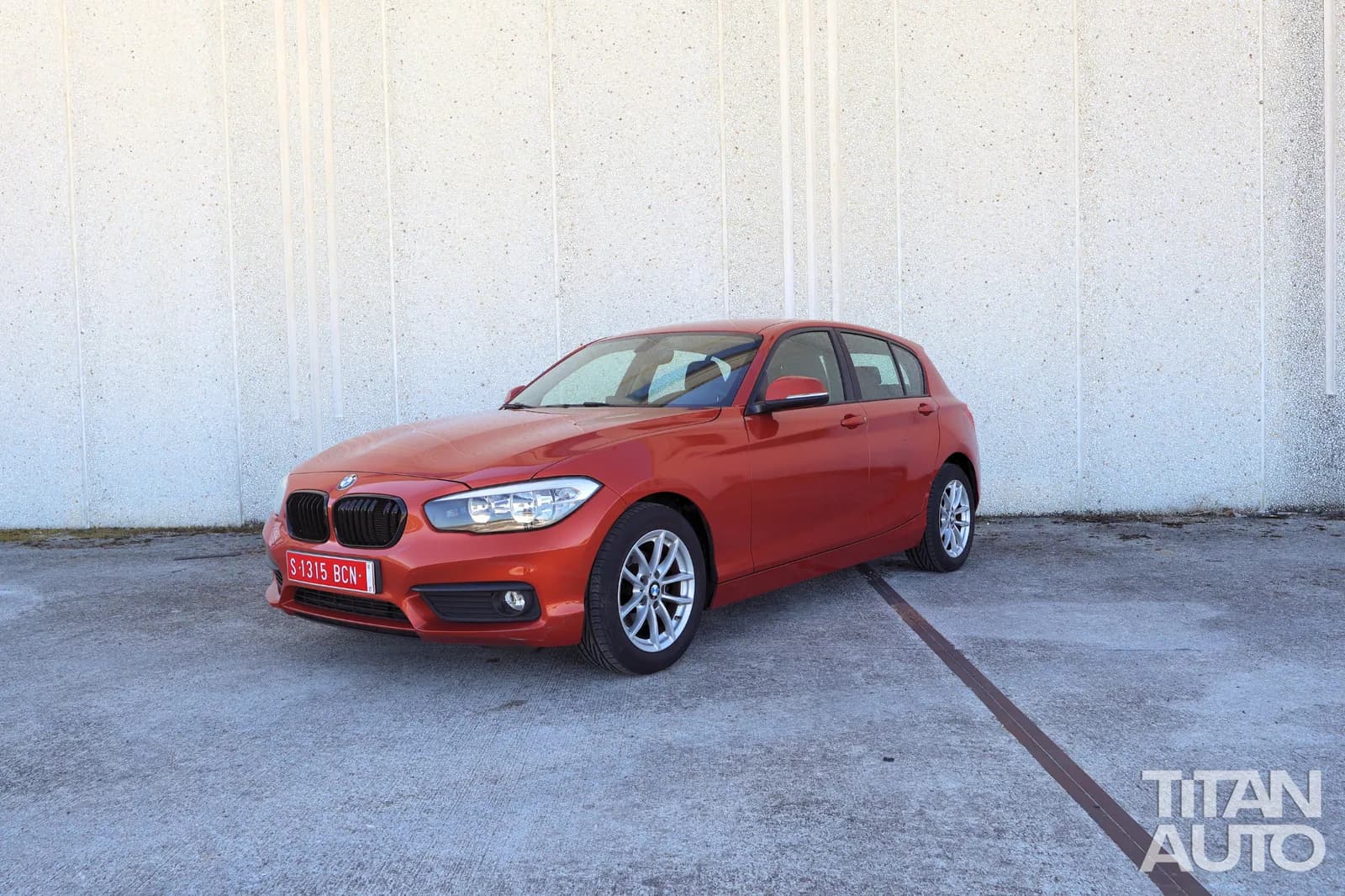 BMW Serie 1 116i rojo en venta en Pamplona