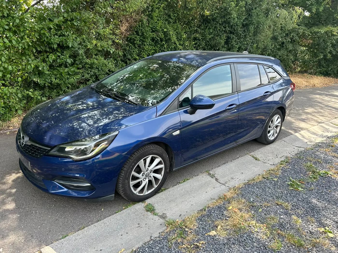 Opel Astra Sports Tourer azul en venta en Pamplona